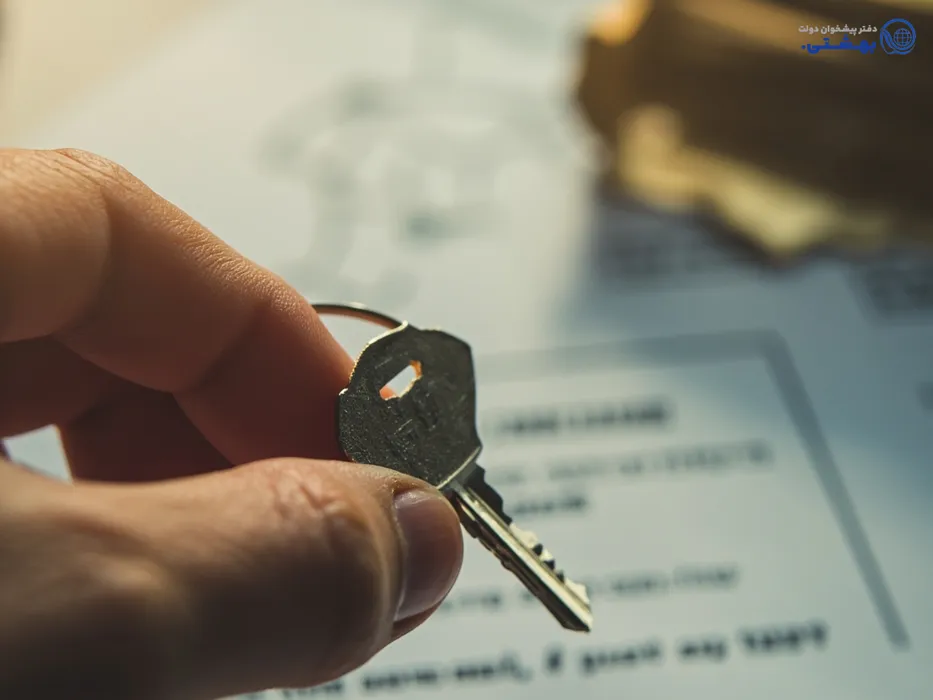 کلید خانه و اسناد وام، نماد وام بانک ملت با سند ملکی